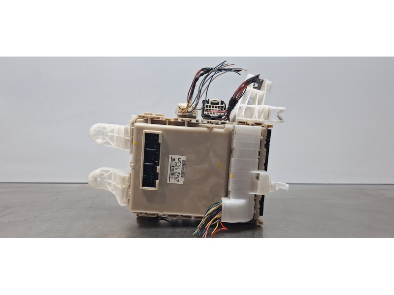 Recambio de caja reles / fusibles para toyota verso comfort referencia OEM IAM 827300F320 434215I23  Recambio de caja reles / fusibles para toyota verso comfort referencia OEM IAM 827300F320 434215I23