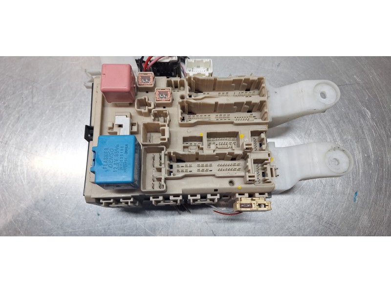 Recambio de caja reles / fusibles para toyota verso comfort referencia OEM IAM 827300F320 434215I23  Recambio de caja reles / fusibles para toyota verso comfort referencia OEM IAM 827300F320 434215I23