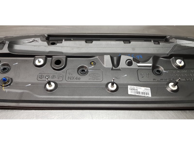 Recambio de aleron trasero para hyundai tucson tecno sky referencia OEM IAM 87211N7000  