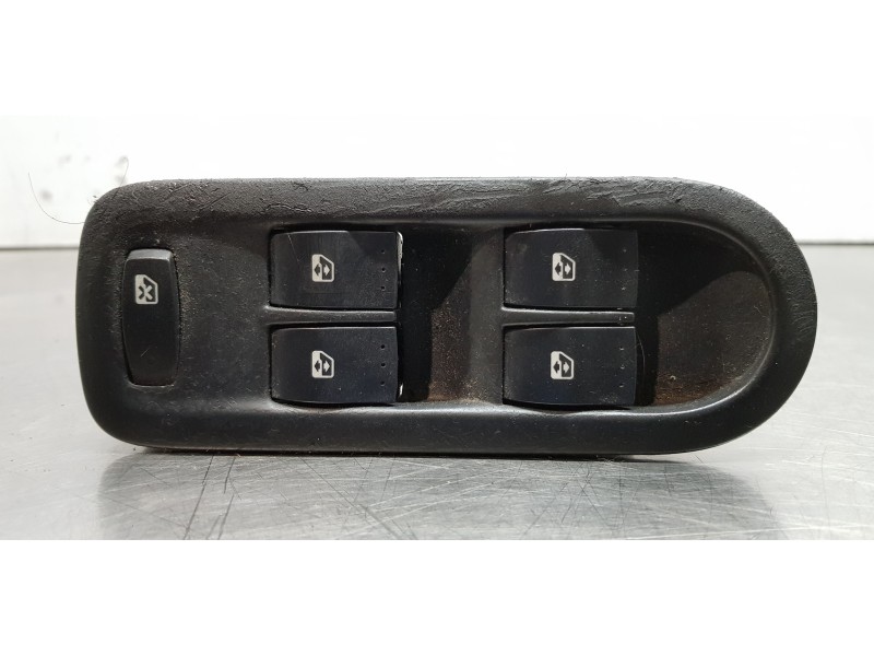 Recambio de mando elevalunas delantero izquierdo para renault scenic ii confort authentique referencia OEM IAM 8200315042   Recambio de mando elevalunas delantero izquierdo para renault scenic ii confort authentique referencia OEM IAM 8200315042