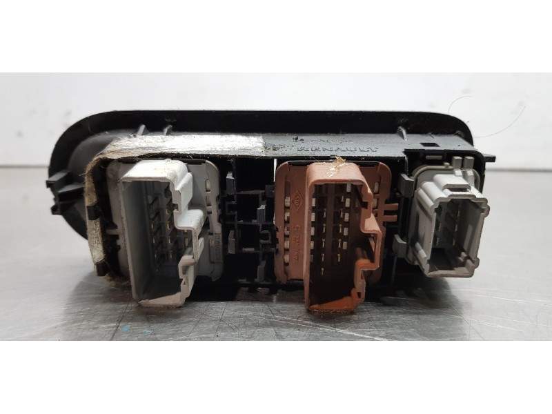 Recambio de mando elevalunas delantero izquierdo para renault scenic ii confort authentique referencia OEM IAM 8200315042   Recambio de mando elevalunas delantero izquierdo para renault scenic ii confort authentique referencia OEM IAM 8200315042