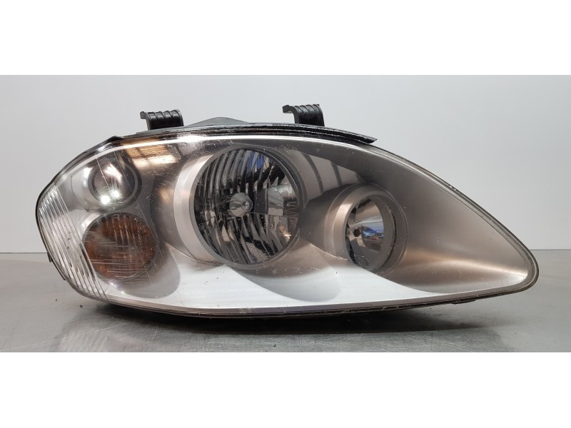 Recambio de faro derecho para ssangyong rodius xdi referencia OEM IAM 8310221305   Recambio de faro derecho para ssangyong rodius xdi referencia OEM IAM 8310221305