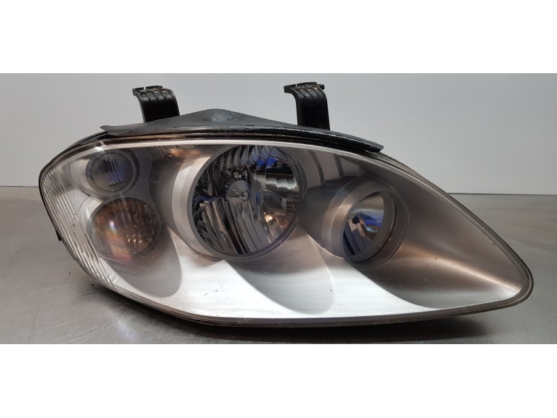 Recambio de faro derecho para ssangyong rodius xdi referencia OEM IAM 8310221305   Recambio de faro derecho para ssangyong rodius xdi referencia OEM IAM 8310221305
