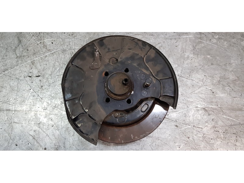 Recambio de mangueta trasera derecha para toyota prius+ executive referencia OEM IAM 4245047050  