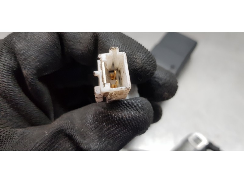 Recambio de pretensor airbag derecho para nissan kubistar (x76) premium (l1) referencia OEM IAM 8684200Q0B 33051080 