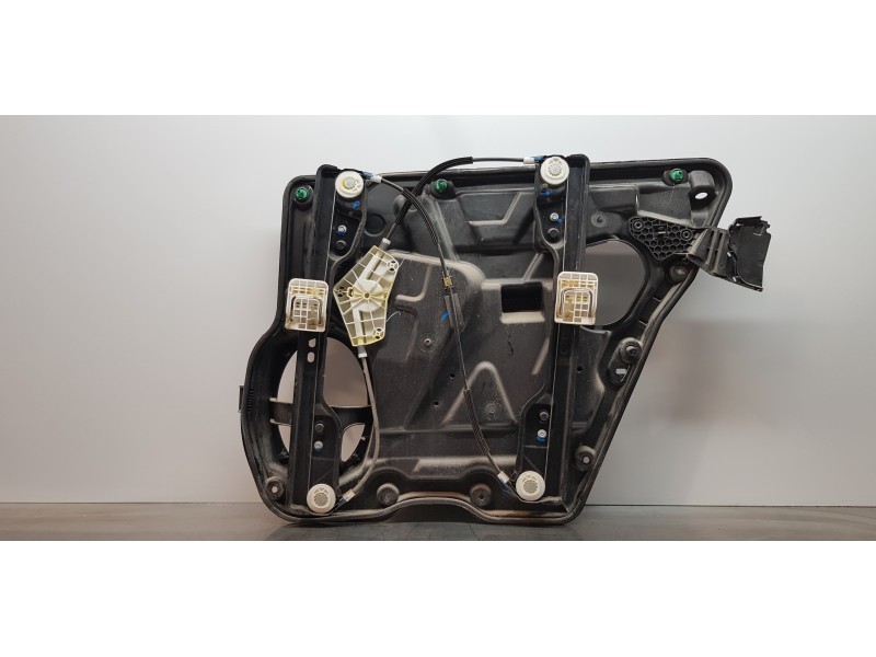 Recambio de elevalunas trasero izquierdo para dodge journey se referencia OEM IAM 68043739AA  