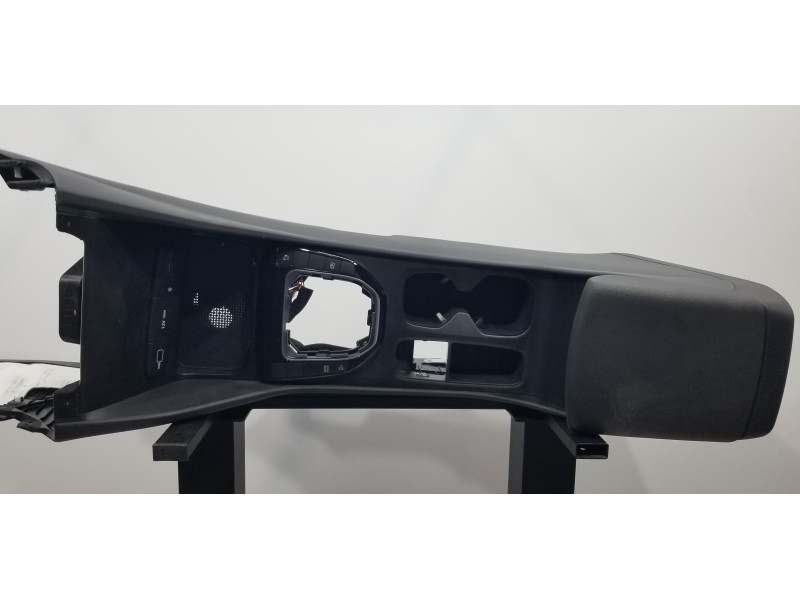 Recambio de apoyabrazos central para hyundai tucson tecno sky referencia OEM IAM 84660N7200NNB 84610N7210NNB 