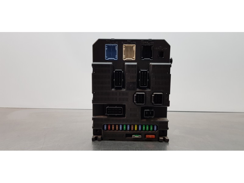 Recambio de caja reles / fusibles para peugeot 207 xs referencia OEM IAM 9659285380  
