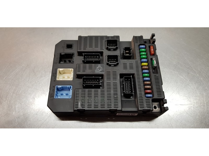 Recambio de caja reles / fusibles para peugeot 207 xs referencia OEM IAM 9659285380  