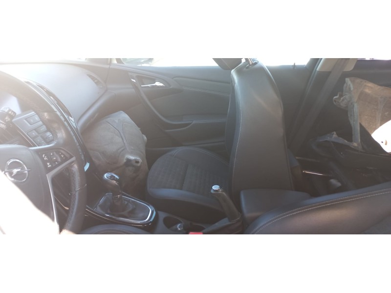 opel astra j gtc del año 2016