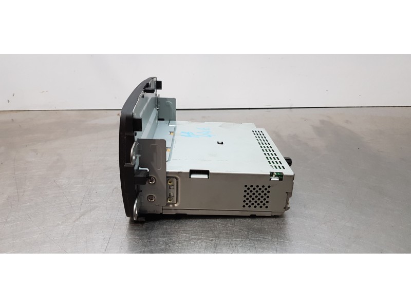 Recambio de sistema navegacion gps para dacia lodgy laureate referencia OEM IAM 281152761R  