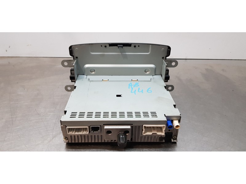 Recambio de sistema navegacion gps para dacia lodgy laureate referencia OEM IAM 281152761R  