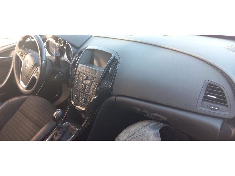 opel astra j gtc del año 2016