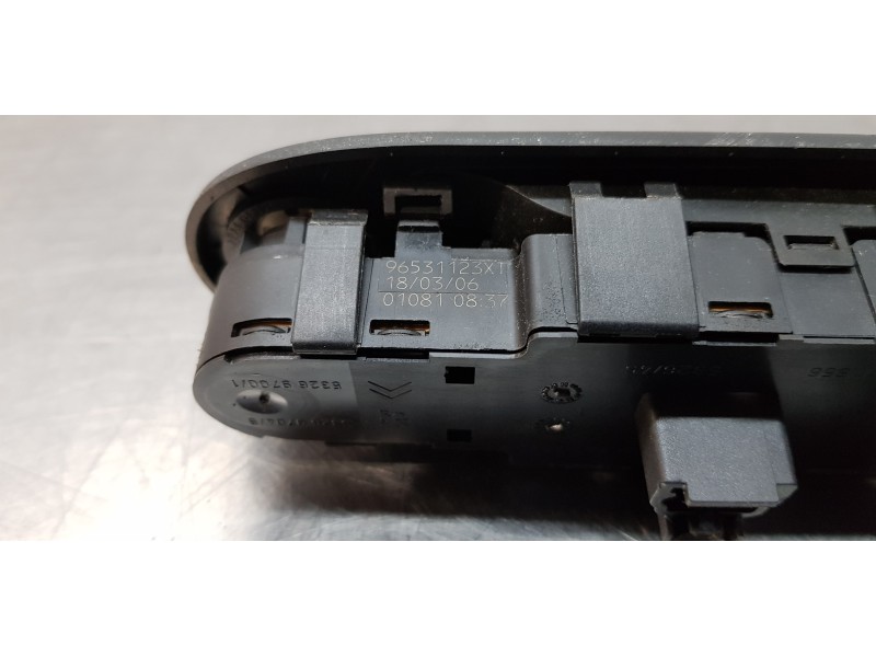 Recambio de mando elevalunas delantero izquierdo para peugeot 307 cc (s1) 2.0 referencia OEM IAM 96531123XT  