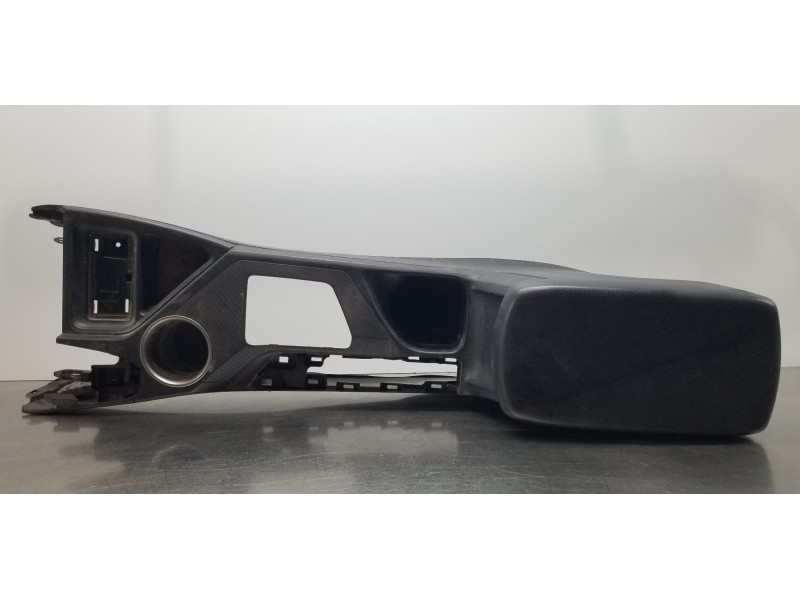 Recambio de apoyabrazos central para toyota rav 4 advance referencia OEM IAM 5890142090C0  