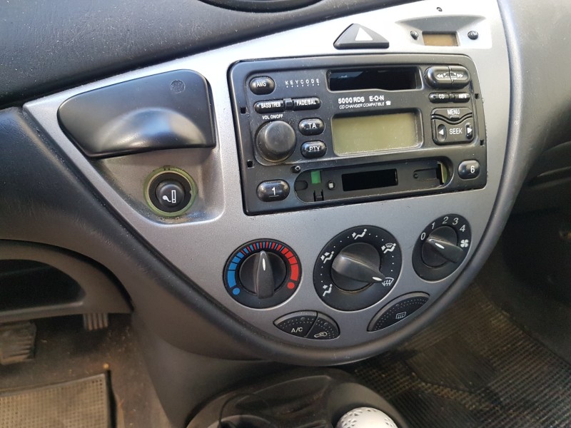 ford focus berlina (cak) del año 2000 ford focus berlina (cak) del año 2000