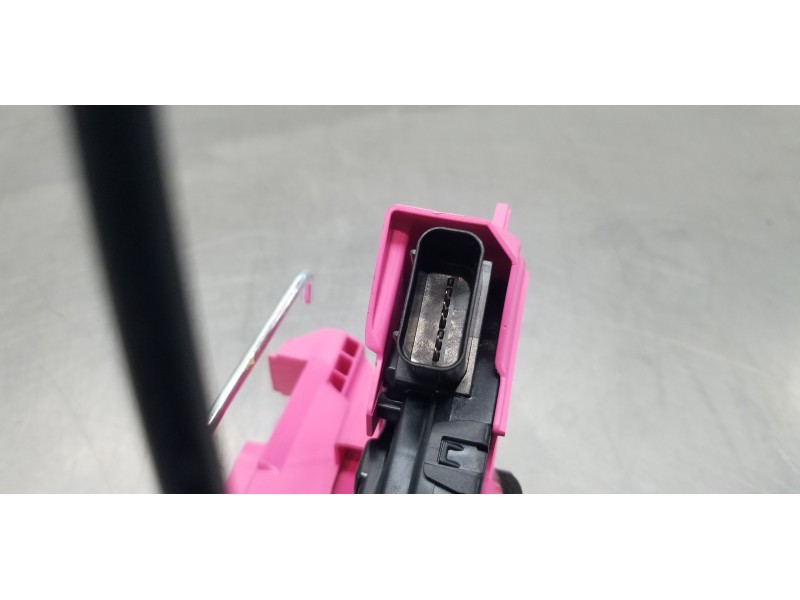 Recambio de cerradura puerta delantera derecha para hyundai tucson tecno sky referencia OEM IAM 81320N7000  