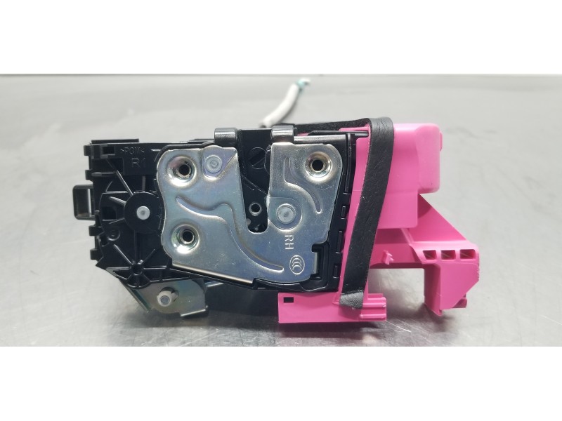 Recambio de cerradura puerta delantera derecha para hyundai tucson tecno sky referencia OEM IAM 81320N7000  