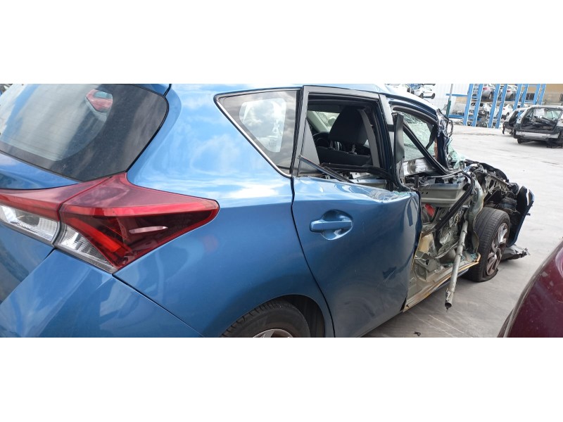 toyota auris del año 2016