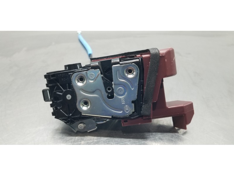 Recambio de cerradura puerta trasera derecha para hyundai tucson tecno sky referencia OEM IAM 81420N7000  