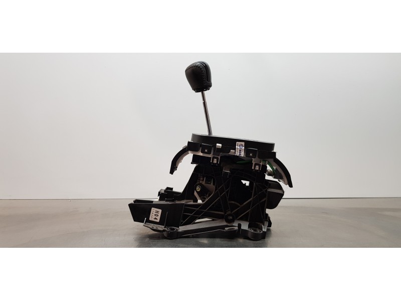 Recambio de palanca cambio para toyota yaris hybrid active referencia OEM IAM 3356052620  