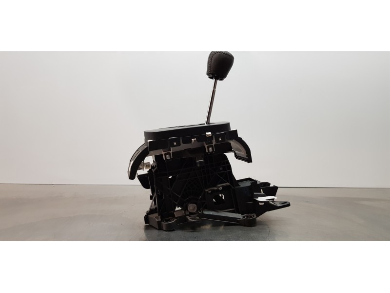 Recambio de palanca cambio para toyota yaris hybrid active referencia OEM IAM 3356052620  