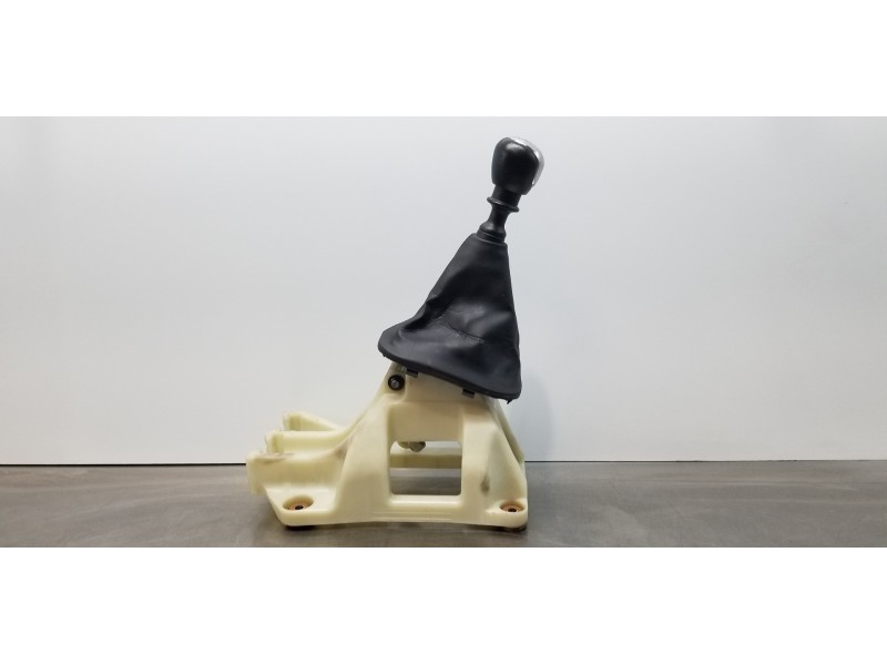 Recambio de pomo palanca cambio para hyundai ix35 style 2wd referencia OEM IAM 437002Y3009P   Recambio de pomo palanca cambio para hyundai ix35 style 2wd referencia OEM IAM 437002Y3009P