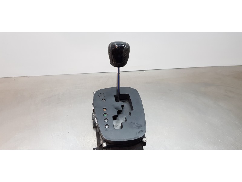 Recambio de palanca cambio para toyota yaris hybrid active referencia OEM IAM 3356052620  
