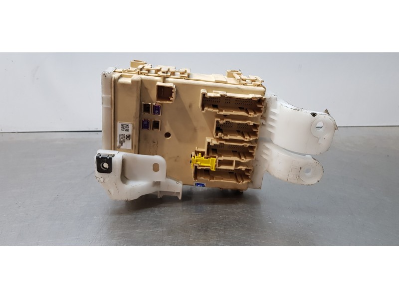 Recambio de caja reles / fusibles para toyota auris touring sports (e18) hybrid active referencia OEM IAM 8273012X80A   Recambio de caja reles / fusibles para toyota auris touring sports (e18) hybrid active referencia OEM IAM 8273012X80A