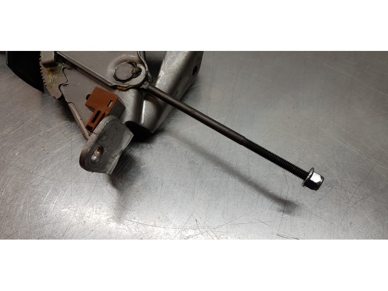 Recambio de palanca freno de mano para toyota yaris hybrid active referencia OEM IAM 462100D251D4  