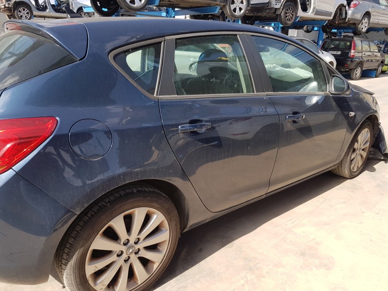opel astra j lim. del año 2010