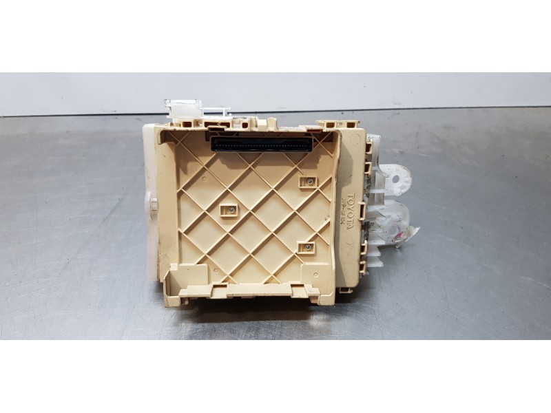 Recambio de caja reles / fusibles para toyota auris touring sports (e18) hybrid active referencia OEM IAM 8273012X80A   Recambio de caja reles / fusibles para toyota auris touring sports (e18) hybrid active referencia OEM IAM 8273012X80A