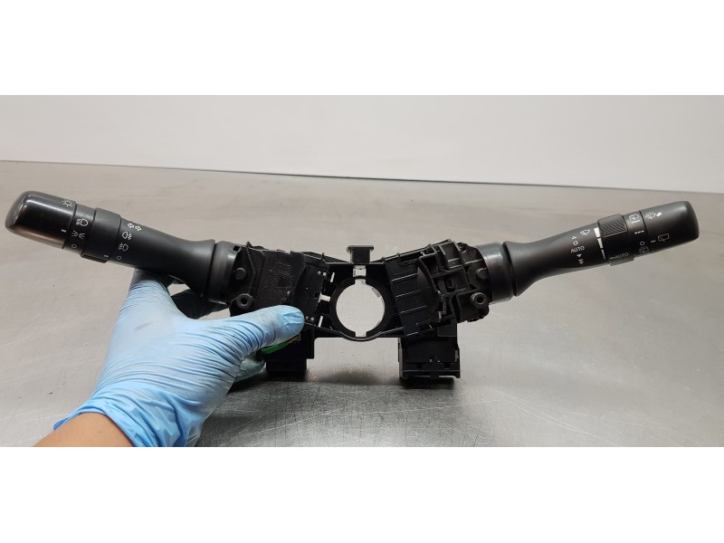 Recambio de mando multifuncion para toyota yaris hybrid active referencia OEM IAM 841400D300 846520D190 