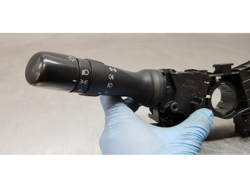 Recambio de mando multifuncion para toyota yaris hybrid active referencia OEM IAM 841400D300 846520D190 