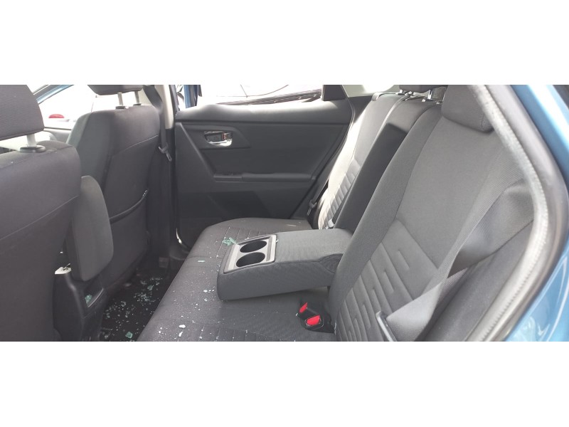 toyota auris del año 2016