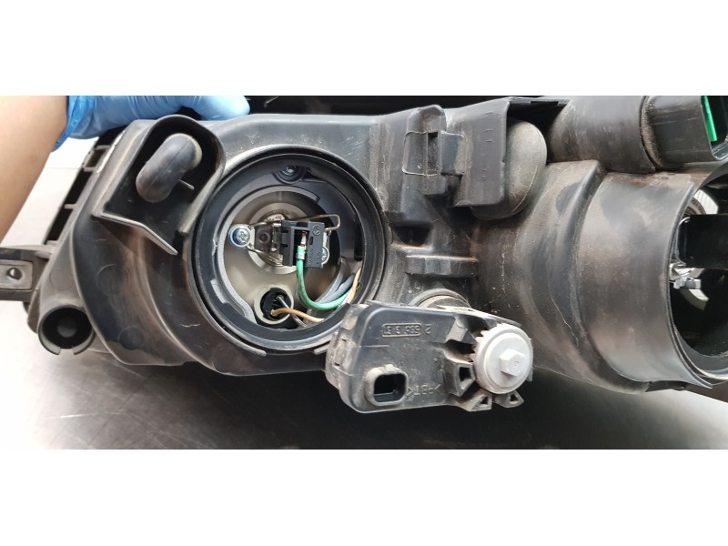 Recambio de faro derecho para hyundai sonata (nf) 2.0 crdi comfort i referencia OEM IAM 921023K020  