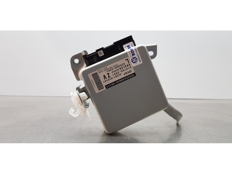 Recambio de modulo electronico para toyota yaris hybrid active referencia OEM IAM 896500D373  