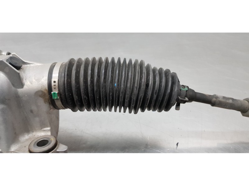 Recambio de cremallera direccion para hyundai tucson tecno sky referencia OEM IAM 57700R2000  