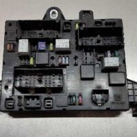 caja_reles_fusibles_39132479_opel_zafira_c_excellence_start_stop